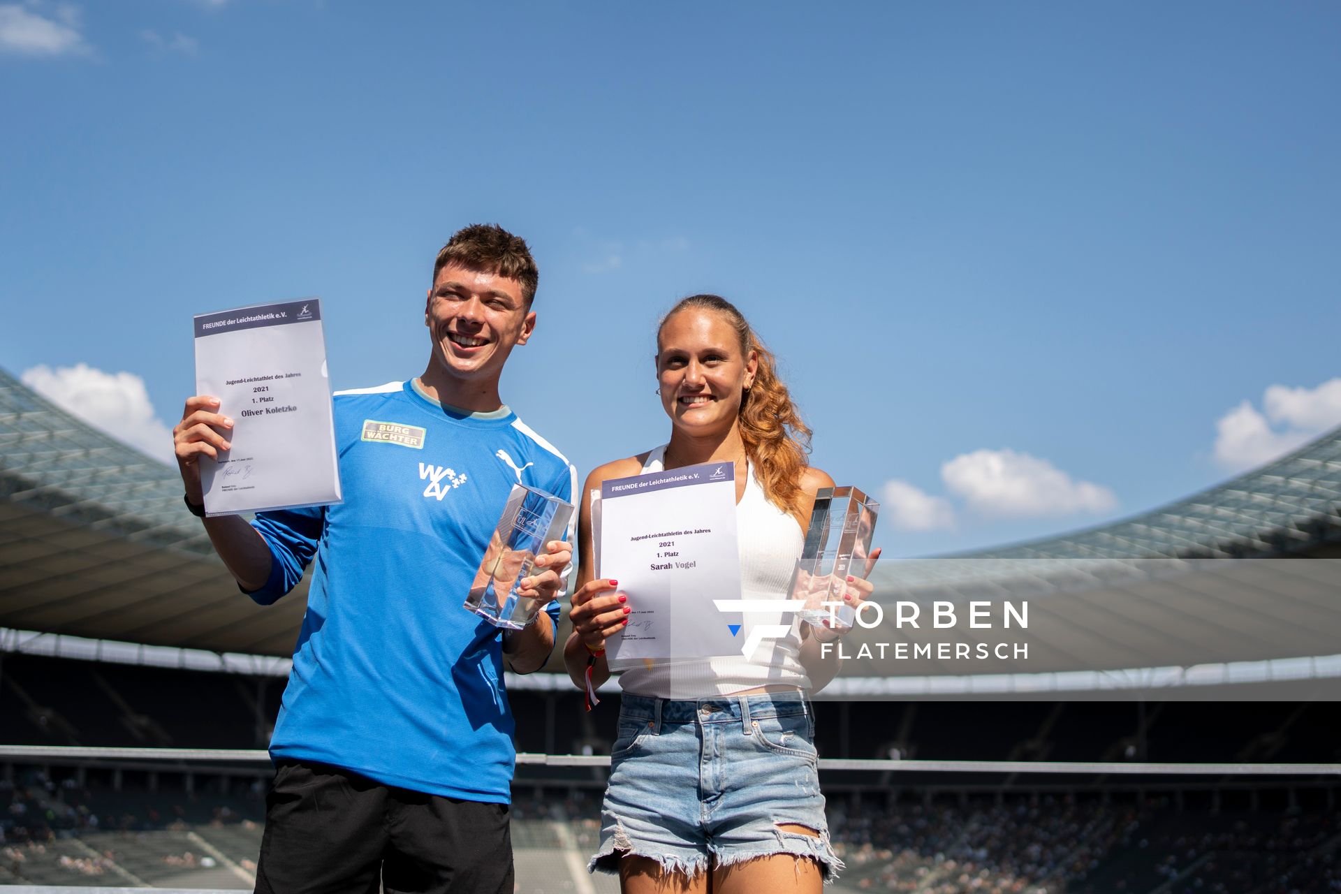 Oliver Koletzko (Wiesbadener LV) und Sarah Vogel (LG Seligenstadt) wurden zur Jugendsportler des Jahres 2021 gewaehlt und waehrend der deutschen Leichtathletik-Meisterschaften im Olympiastadion am 26.06.2022 in Berlin geehrt